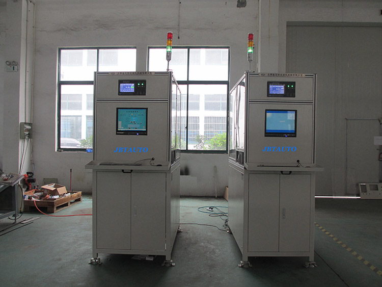 162 自动线中间壳体测漏机.jpg